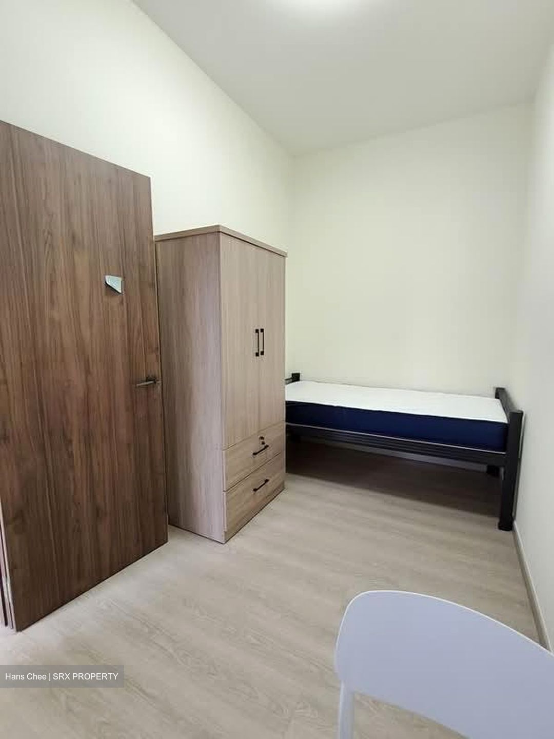 Kitchener Road (D8), Terrace #594648591